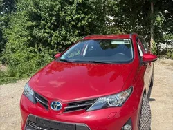 Rot Gebraucht 2013 Toyota Auris Hybrid Kombi | 9.400 € (Guter Preis)