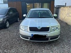 Grau Gebraucht 2007 Skoda Superb Limousine | 1.999 € (Fairer Preis)