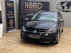 Deep black perleffek (metallic) Gebraucht 2019 VW Golf VII R-line Kombi | 19.489 € (Fairer Preis)