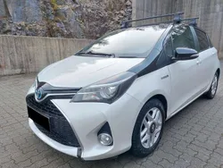 Weiß Gebraucht 2017 Toyota Yaris Hybrid Comfort Limousine | 11.890 € (Guter Preis)