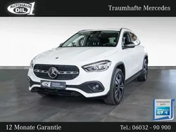 Weiß (polarweiss unilack) Gebraucht 2021 Mercedes GLA200 SUV | 30.850 €