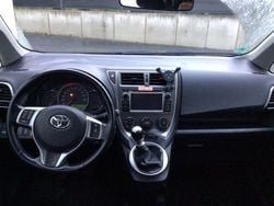 Silber Gebraucht 2011 Toyota Verso-S Kombi | 8.500 €