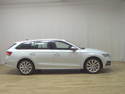 Weiss Gebraucht 2021 Skoda Octavia Style Kombi | 13.350 € (Guter Preis)