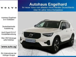 Crystal white pearl Gebraucht 2024 Volvo XC40 Plus SUV | 36.422 € (Fairer Preis)