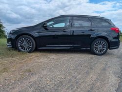 Schwarz Gebraucht 2017 Ford Focus ST-Line Limousine | 10.800 € (Fairer Preis)