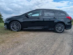 Schwarz Gebraucht 2017 Ford Focus ST-Line Limousine | 10.800 € (Fairer Preis)