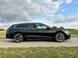 Schwarz Gebraucht 2024 VW Passat Elegance Kombi | 35.900 € (Guter Preis)