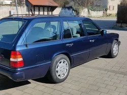 Blau Gebraucht 1995 Mercedes E220 Kombi | 17.200 €