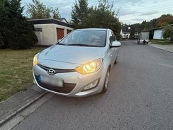 Silber Gebraucht 2013 Hyundai i20 Kleinwagen | 6.600 € (Etwas zu teuer)