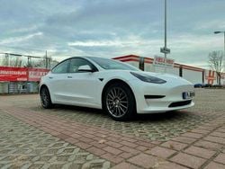 Weiß Gebraucht 2021 Tesla Model 3 Standard Range Plus Limousine | 19.800 € (Guter Preis)