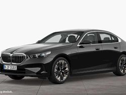 Saphirschwarz (metallic) Gebraucht 2024 BMW 530e Sport Line Limousine | 54.990 €