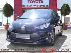Schwarz Gebraucht 2022 Toyota Yaris Hybrid Team Limousine | 17.990 € (Guter Preis)