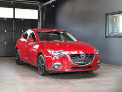 Rot Gebraucht 2016 Mazda 3 Nakama Limousine | 7.999 € (Guter Preis)