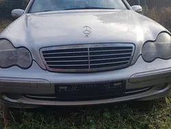 Grau Gebraucht 2000 Mercedes C230 Limousine | 1.250 €