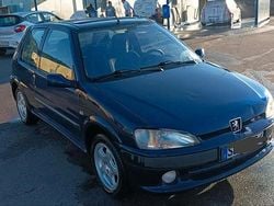 Blau Gebraucht 2002 Peugeot 106 Kleinwagen | 1.500 €