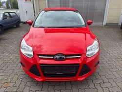 Rot Gebraucht 2014 Ford Focus Ambiente Kombi | 6.999 € (Fairer Preis)