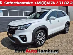Cool white pearl metallic Neu 2025 Suzuki SX4 S-Cross Comfort+ SUV | 27.090 € (Fairer Preis)