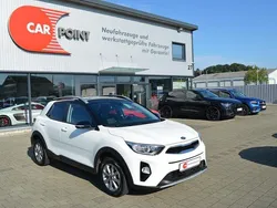 (bud) schneeweiss/schwarz Gebraucht 2021 Kia Stonic Play SUV | 14.990 € (Fairer Preis)