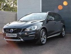 Grau Gebraucht 2017 Volvo V60 CC Pro Kombi | 18.999 € (Etwas zu teuer)