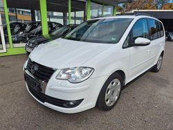 Weiß Gebraucht 2010 VW Touran Trendline Van / Kleinbus | 2.800 € (Fairer Preis)
