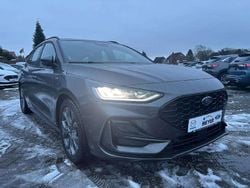 Magneticgrau (metallic) Gebraucht 2024 Ford Focus ST-Line Kombi | 24.450 € (Superpreis)