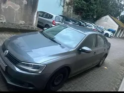 Grau Gebraucht 2011 VW Jetta Limousine | 4.250 € (Fairer Preis)