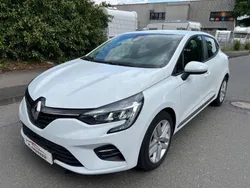 Weiß Gebraucht 2021 Renault Clio V Experience Kleinwagen | 11.900 € (Guter Preis)