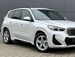 Mineralweiss metallic Gebraucht 2024 BMW iX1 M Sport SUV | 48.390 € (Fairer Preis)