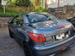 Grau Gebraucht 2006 Peugeot 206 CC Cabrio | 2.500 € (Etwas zu teuer)