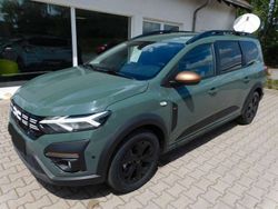 Safarigrüngrau Gebraucht 2025 Dacia Jogger Extreme Van / Kleinbus | 27.350 € (Fairer Preis)