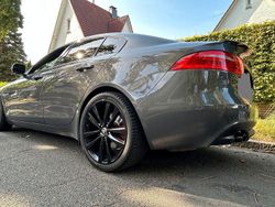 Grau Gebraucht 2016 Jaguar XE R-Sport Limousine | 14.500 € (Etwas zu teuer)