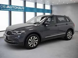 Grau Gebraucht 2023 VW Tiguan Active SUV | 29.780 € (Fairer Preis)