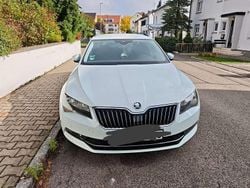 Weiß Gebraucht 2017 Skoda Superb Kombi | 13.000 € (Guter Preis)
