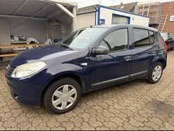 Blau Gebraucht 2011 Dacia Sandero Kleinwagen | 1.890 €