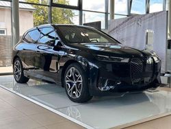 Saphirschwarz (metallic) Gebraucht 2024 BMW iX Sport Line SUV | 56.370 € (Fairer Preis)