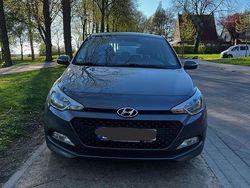 Grau Gebraucht 2017 Hyundai i20 Kleinwagen | 8.500 € (Fairer Preis)