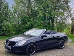 Schwarz Gebraucht 2010 Mercedes 200 Cabrio | 11.000 €