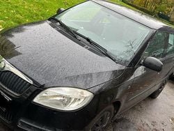 Schwarz Gebraucht 2009 Skoda Fabia Kleinwagen | 2.100 €