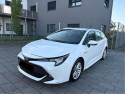 Weiß Gebraucht 2021 Toyota Corolla Limousine | 10.990 €