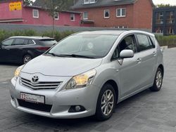 Silber Gebraucht 2011 Toyota Verso Edition Van / Kleinbus | 7.490 € (Fairer Preis)