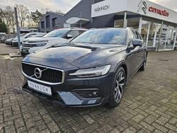 Grau Gebraucht 2019 Volvo V60 Momentum Kombi | 25.900 € (Fairer Preis)