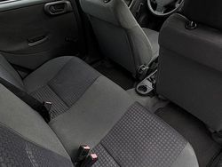 Blau Gebraucht 2002 Opel Corsa Kleinwagen | 1.500 € (Etwas zu teuer)