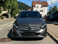 Grau Gebraucht 2015 Mercedes B200 Van / Kleinbus | 14.200 € (Fairer Preis)