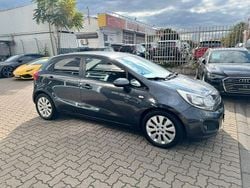 Platinum graphite Gebraucht 2014 Kia Rio DREAM-TEAM Edition Limousine | 7.899 € (Fairer Preis)