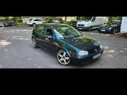 Schwarz Gebraucht 2002 VW Golf IV Kleinwagen | 980 €