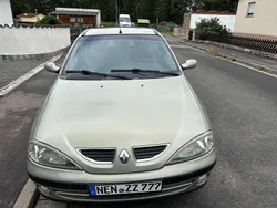 Grün Gebraucht 2001 Renault Mégane Limousine | 2.000 € (Fairer Preis)