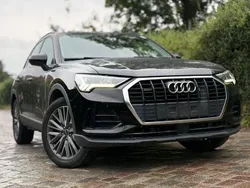 Schwarz Gebraucht 2021 Audi Q3 Basis SUV | 25.999 € (Superpreis)