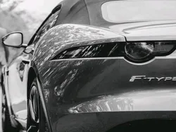 Grau Gebraucht 2017 Jaguar F-Type R-Dynamic Cabrio | 46.990 € (Etwas zu teuer)