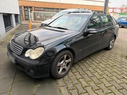 Schwarz Gebraucht 2005 Mercedes 220 Kombi | 2.399 €