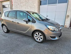 Grau Gebraucht 2015 Opel Meriva Innovation Van / Kleinbus | 5.400 €